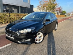 Ford Focus - 1.5 ST-Line Cruise/Climate-Control Multifunctioneel stuur Parkeersensoren-Voor/Achter