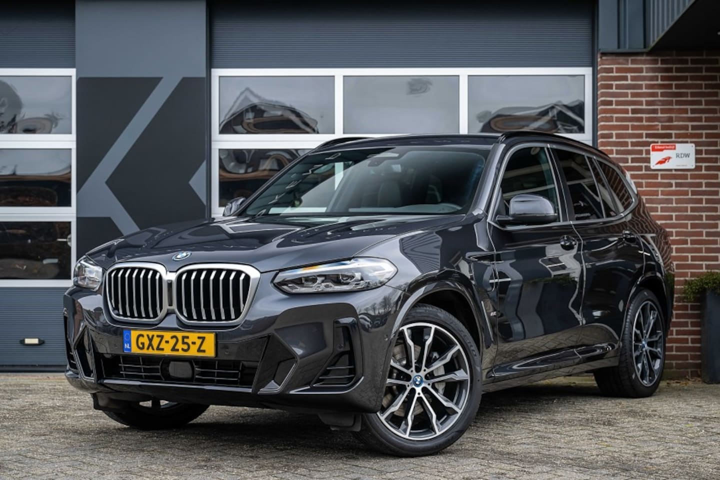 BMW X3 - xDrive30e High Executive | Harman/Kardon | Driving Ass. Prof. | Leder | Camera | Trekhaak - AutoWereld.nl