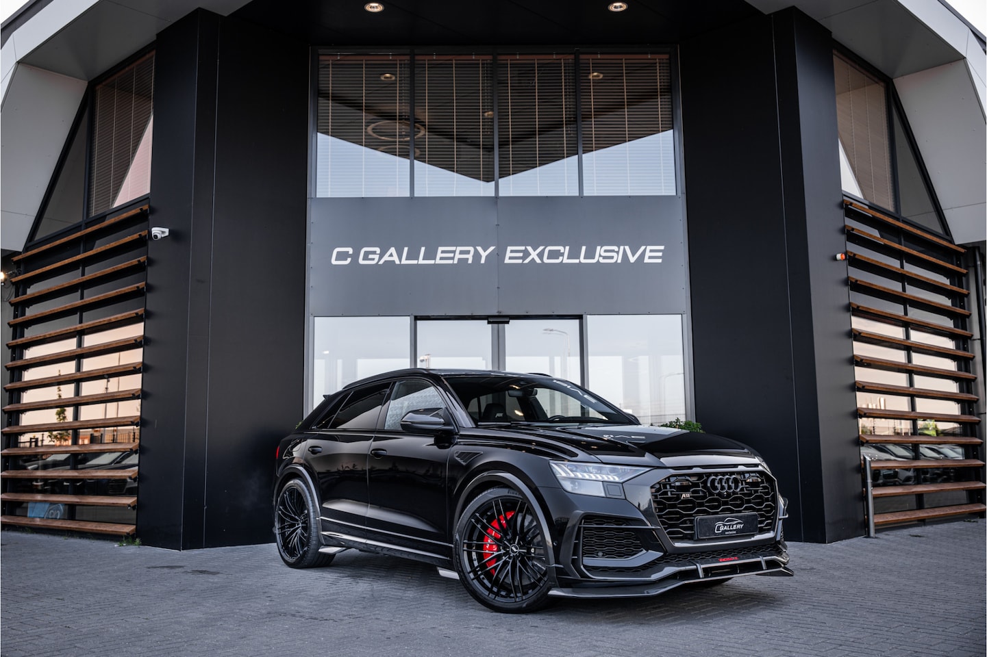 Audi RSQ8 - RSQ8-R ABT 4.0 TFSI quattro - 1 of 125 | 740pk | Panorama | Carbon | RS Dynamic Plus - AutoWereld.nl