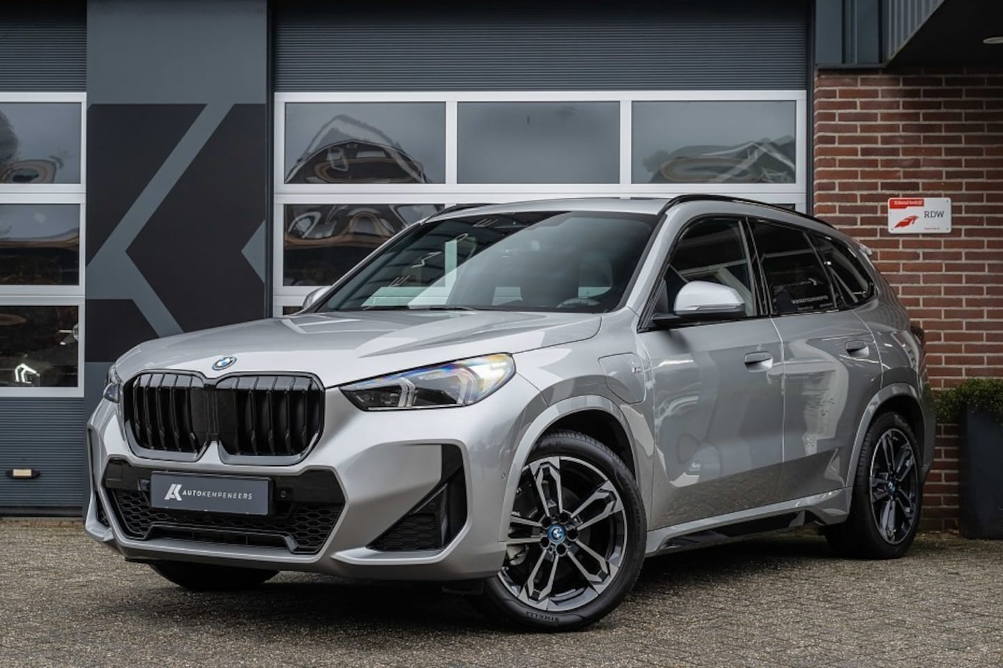 BMW X1 - 25e xDrive M Sport | Panorama | Shadow | Camera | Elek. Trekhaak | Adap. led | Stoelverwar - AutoWereld.nl