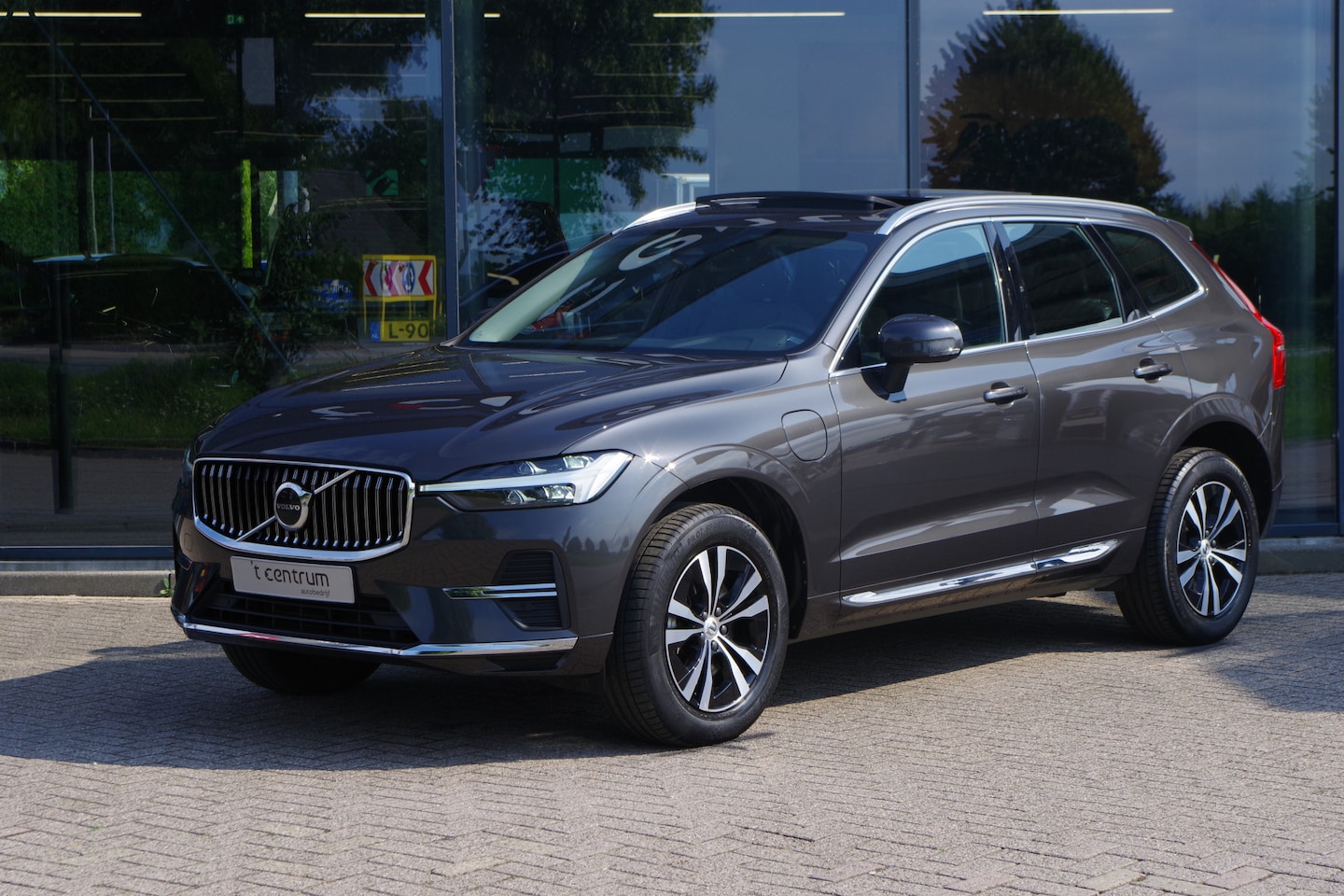 Volvo XC60 - 2.0 T6 Plug-in Hybrid AWD 350 PK Inscription Expression, Leder, Panoramadak, Camera, - AutoWereld.nl
