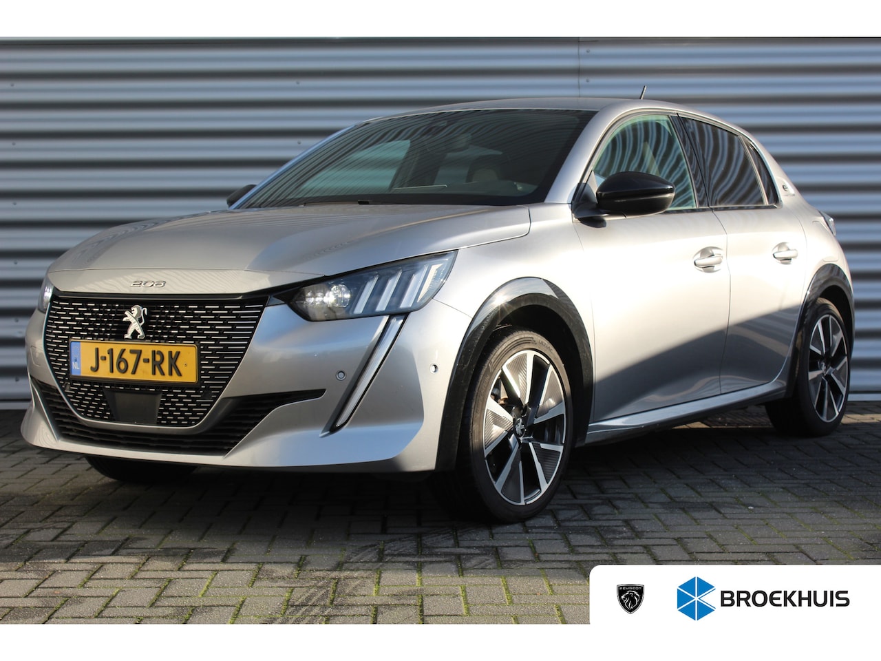 Peugeot e-208 - EV 136PK GT PACK AUTOMAAT / NAVI / LEDER / CLIMA / PDC / 17" LMV / CAMERA / ALCANTARA / KE - AutoWereld.nl