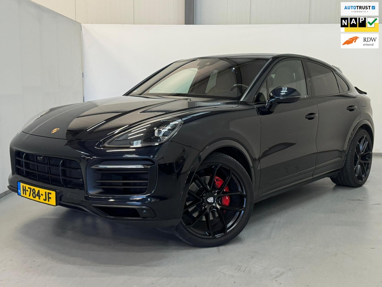 Porsche Cayenne Coupé - 3.0 E-Hybrid / Sport Design / Sport Chrono / Pano - AutoWereld.nl