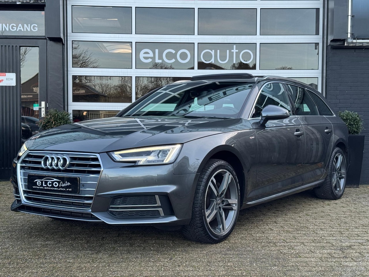 Audi A4 Avant - 2.0 TFSI 190pk Sport S line black edition / Pano - AutoWereld.nl