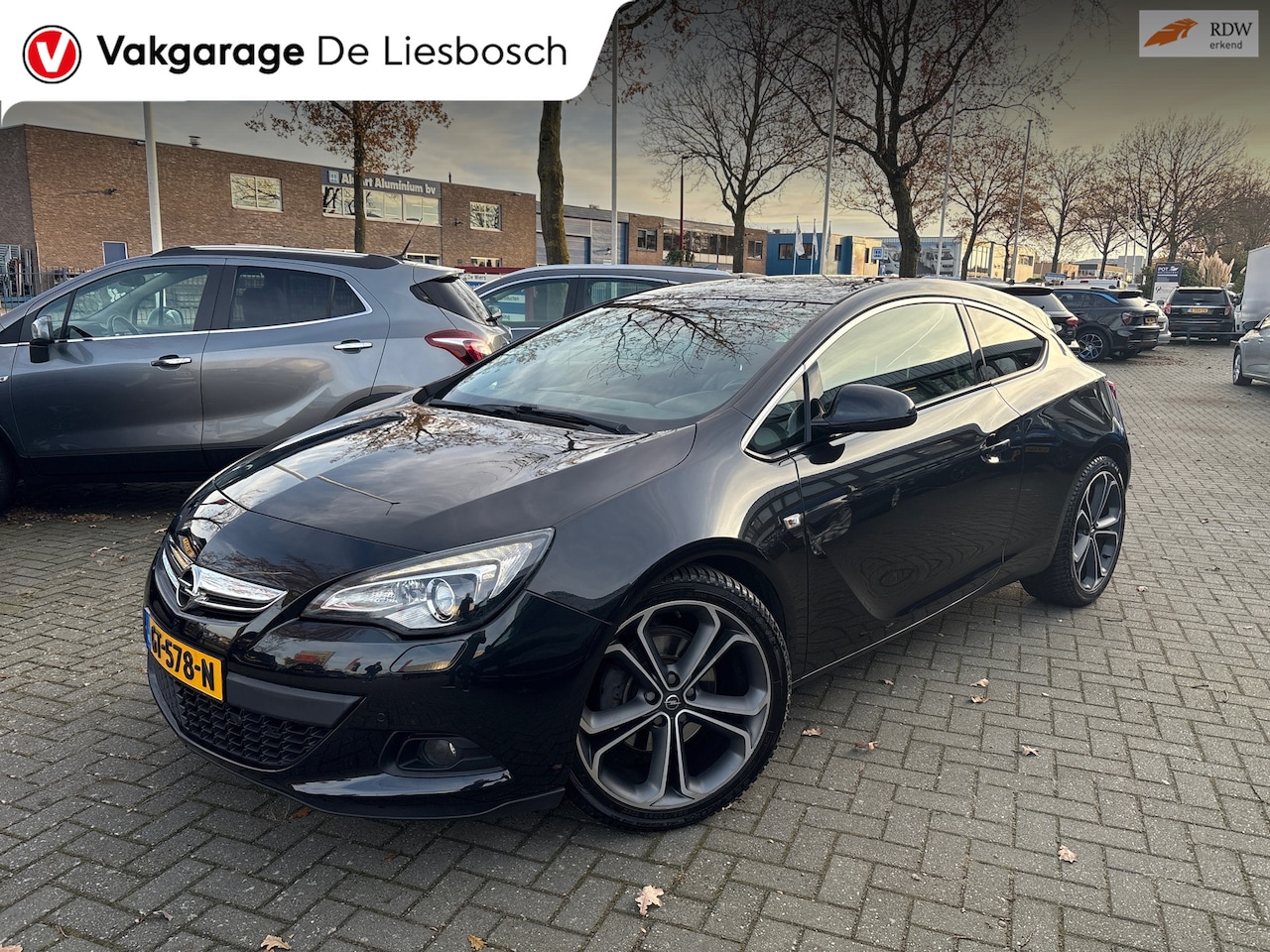 Opel Astra GTC - 1.6 Turbo Sport/180pk/infinity/stoelverw/pdc/leer/cruisec/boeken - AutoWereld.nl
