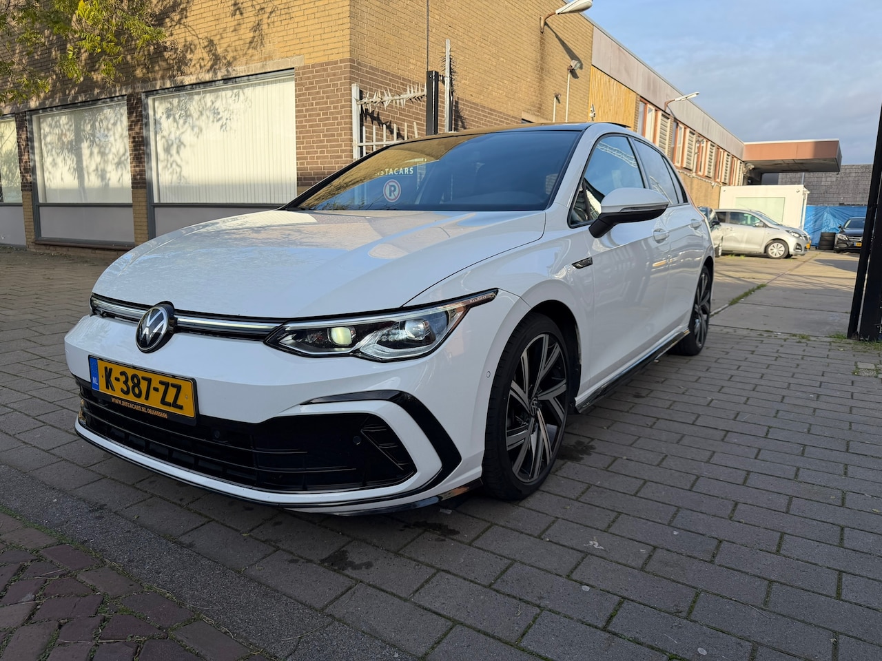 Volkswagen Golf - 1.5 eTSI R-Line Business/PANO - AutoWereld.nl