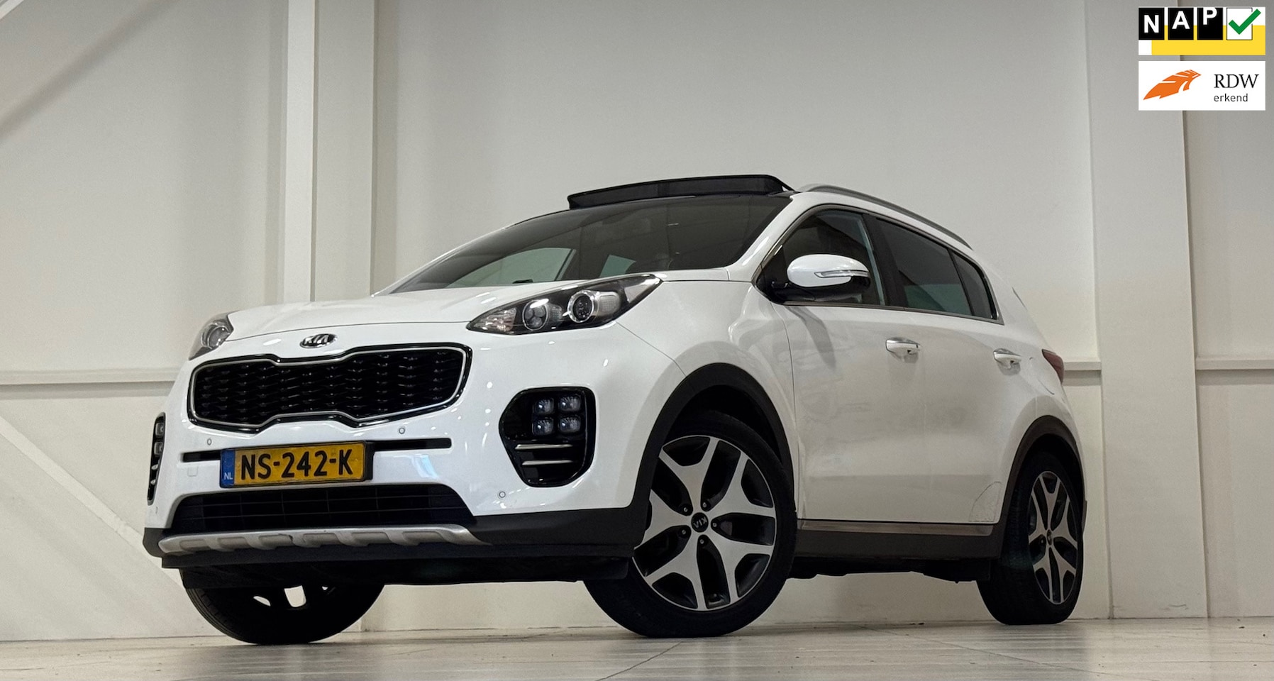 Kia Sportage - 1.6 T-GDI GT-Line 2e Eigenaar Trekhaak Leer Led Mooi! - AutoWereld.nl