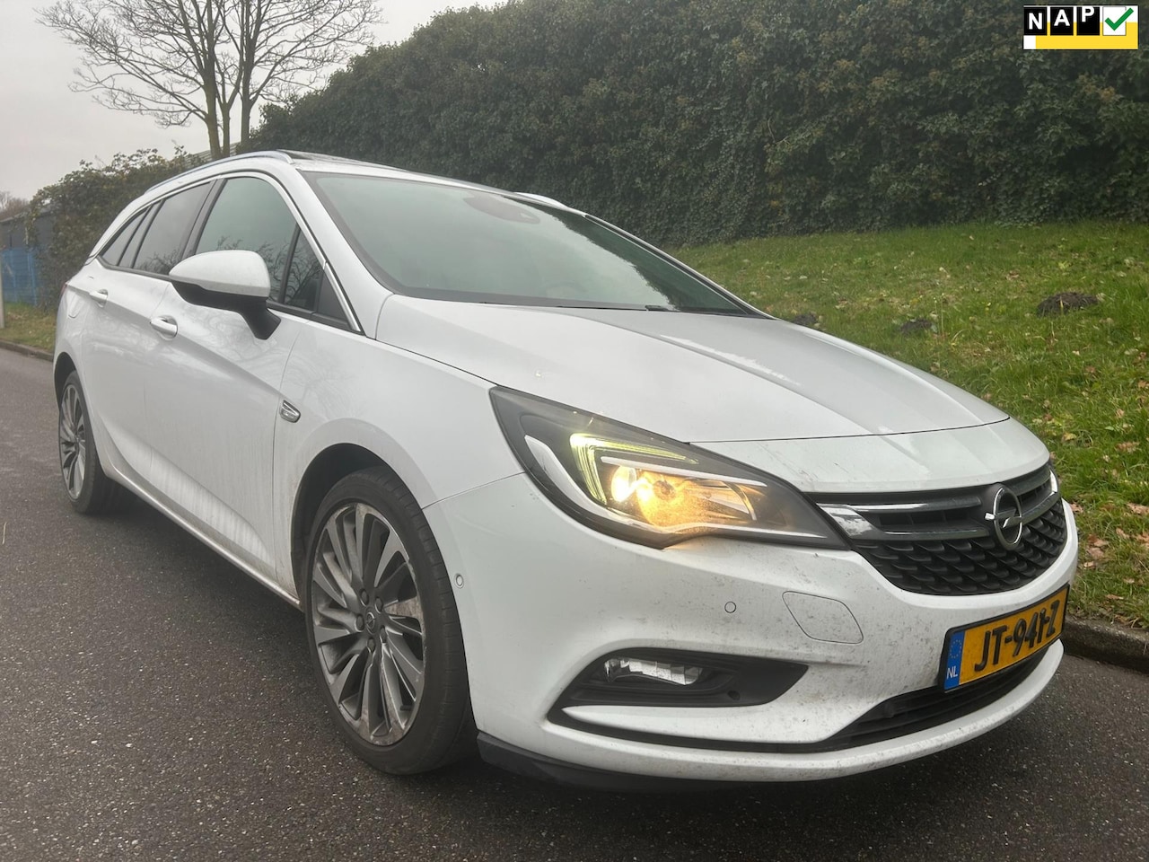 Opel Astra Sports Tourer - 1.6 CDTI Innovation - Schuifdak - Sportstoelen - Navi - Camera - AutoWereld.nl