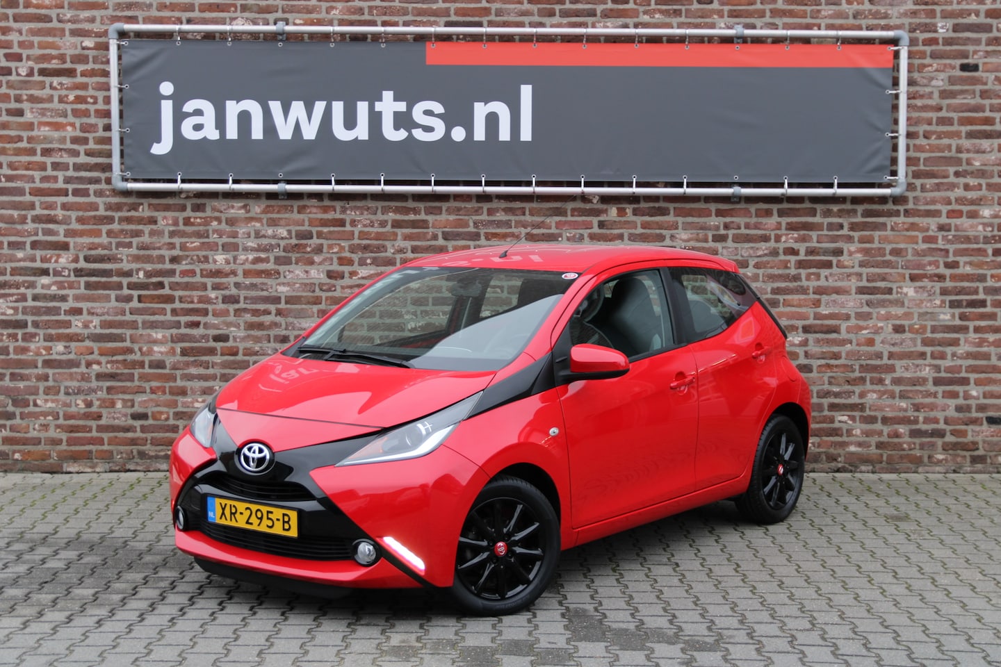Toyota Aygo - 1.0 VVT-i x-play 1.0 VVT-i x-play - AutoWereld.nl