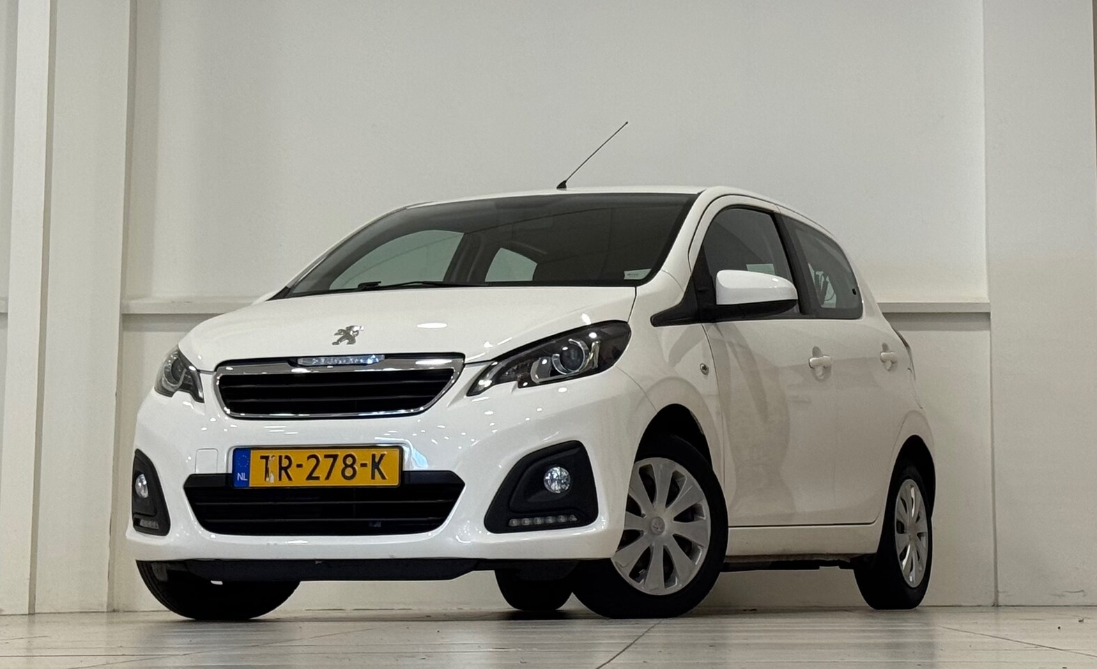 Peugeot 108 - 1.0i e-VTi Active Elek pakket Airco 5-Drs APK 20-11-2026 - AutoWereld.nl