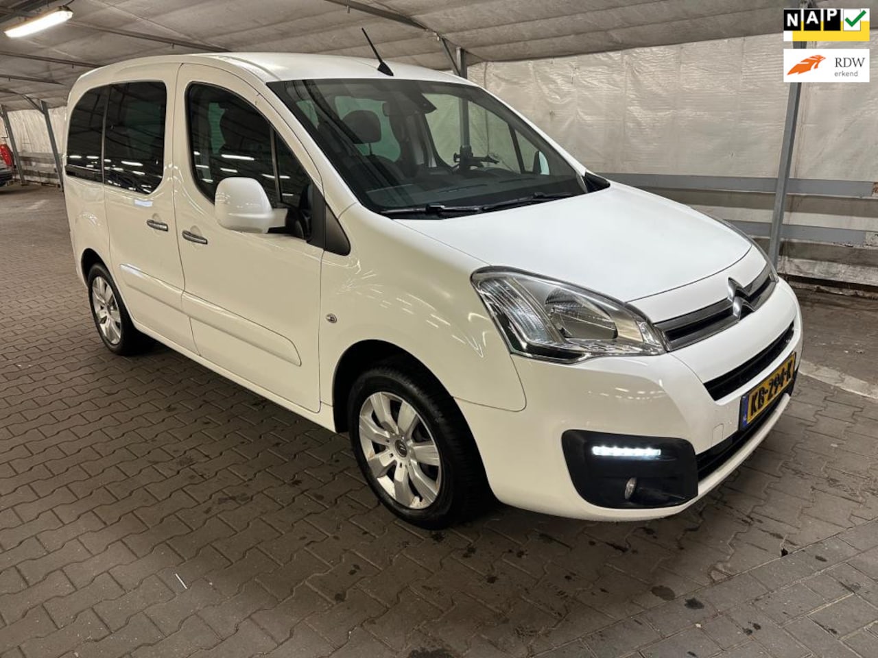Citroën Berlingo - 1.2 PureTech Feel NAVI PDC AIRCO NAP APK - AutoWereld.nl