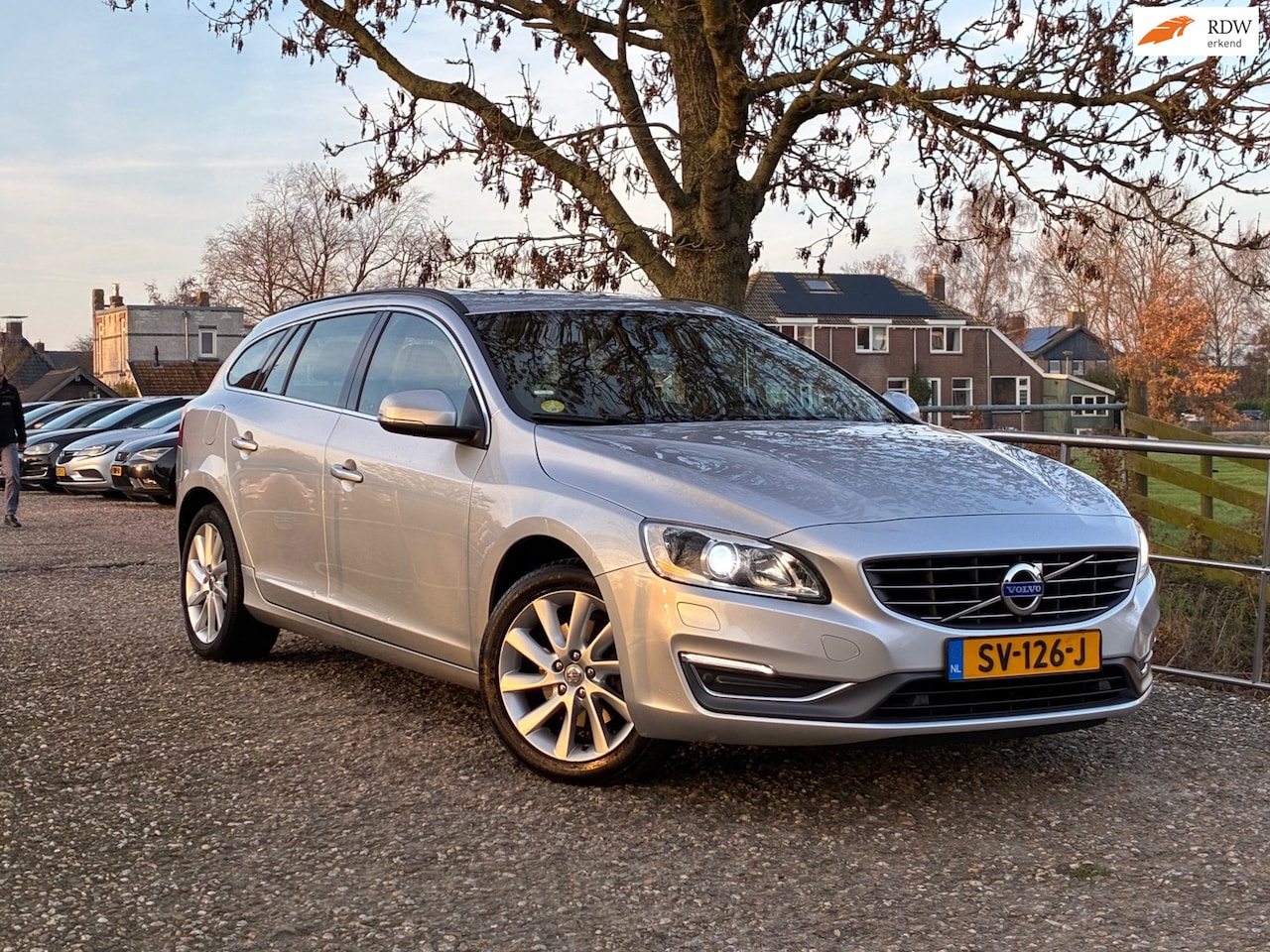 Volvo V60 - 1.6 D2 Summum | Schuif/Kanteldak + Leder + Cruise + Navi Nu € 6.975,-!!! - AutoWereld.nl