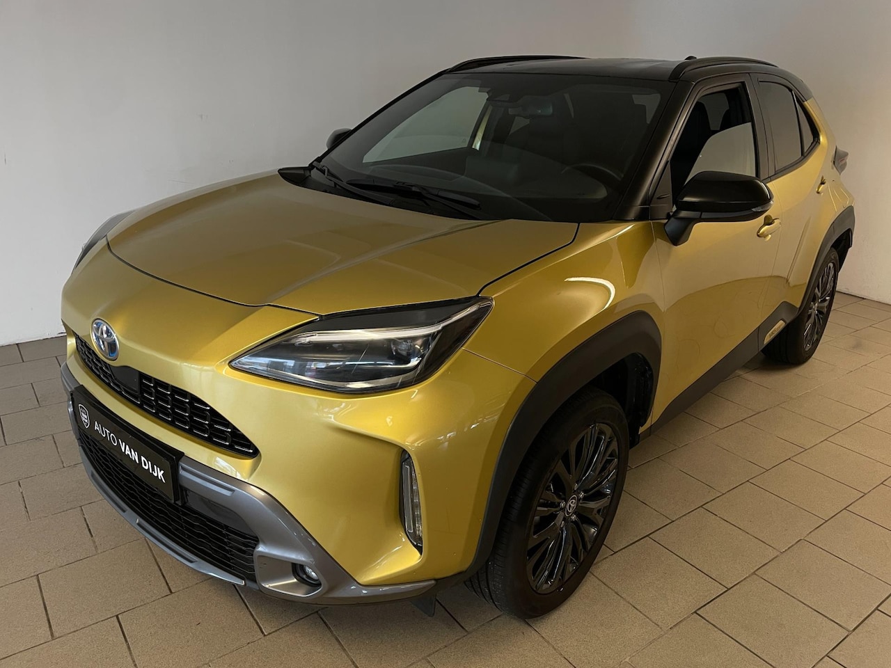 Toyota Yaris Cross - 1.5 Hybrid Launch Edition AUTOMAAT AIRCO CLIMA NAVI APPLE CARPLAY STOELVERW MULTI STUUR LE - AutoWereld.nl