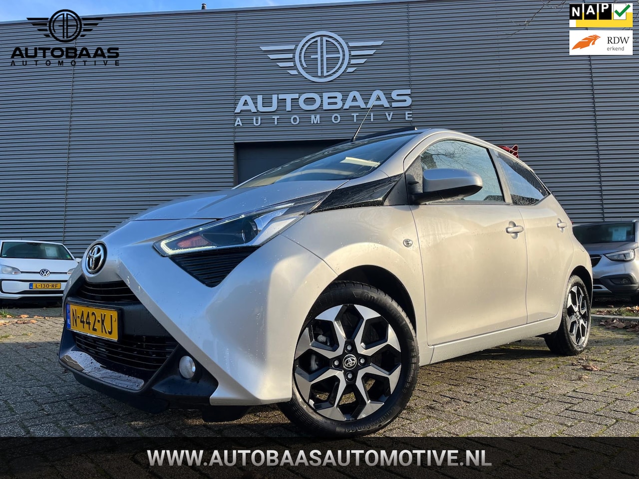 Toyota Aygo - 1.0 VVT-i x-joy Cabrio AUTOMAAT**14.000km NAP**NAVI+OPEN DAK+CAMERA+CLIMATE CONTROL+LICHTM - AutoWereld.nl