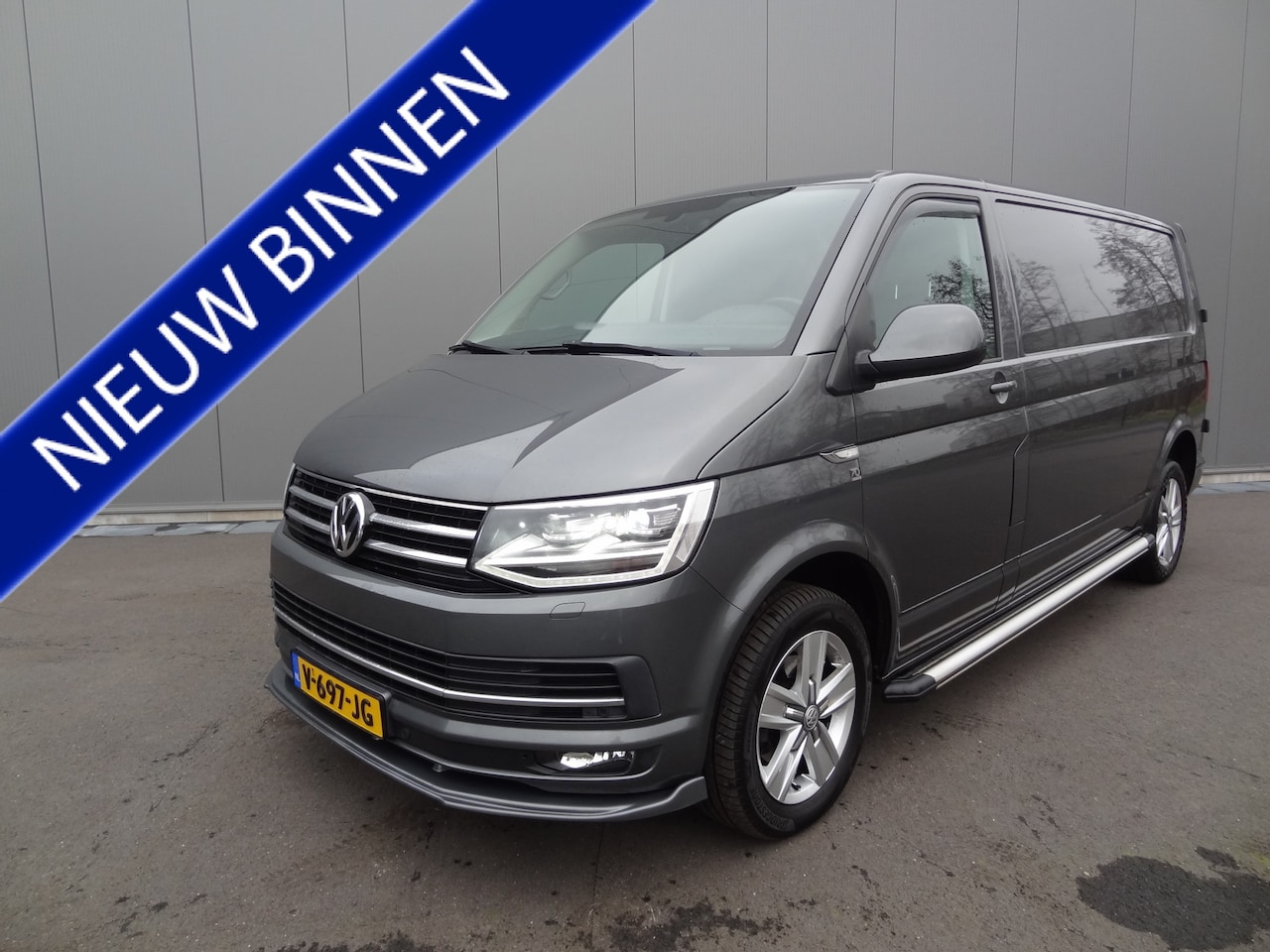 Volkswagen Transporter - 2.0 TDI L2H1 | Highline | 70`S EDITION | LEDER | NAVI - AutoWereld.nl
