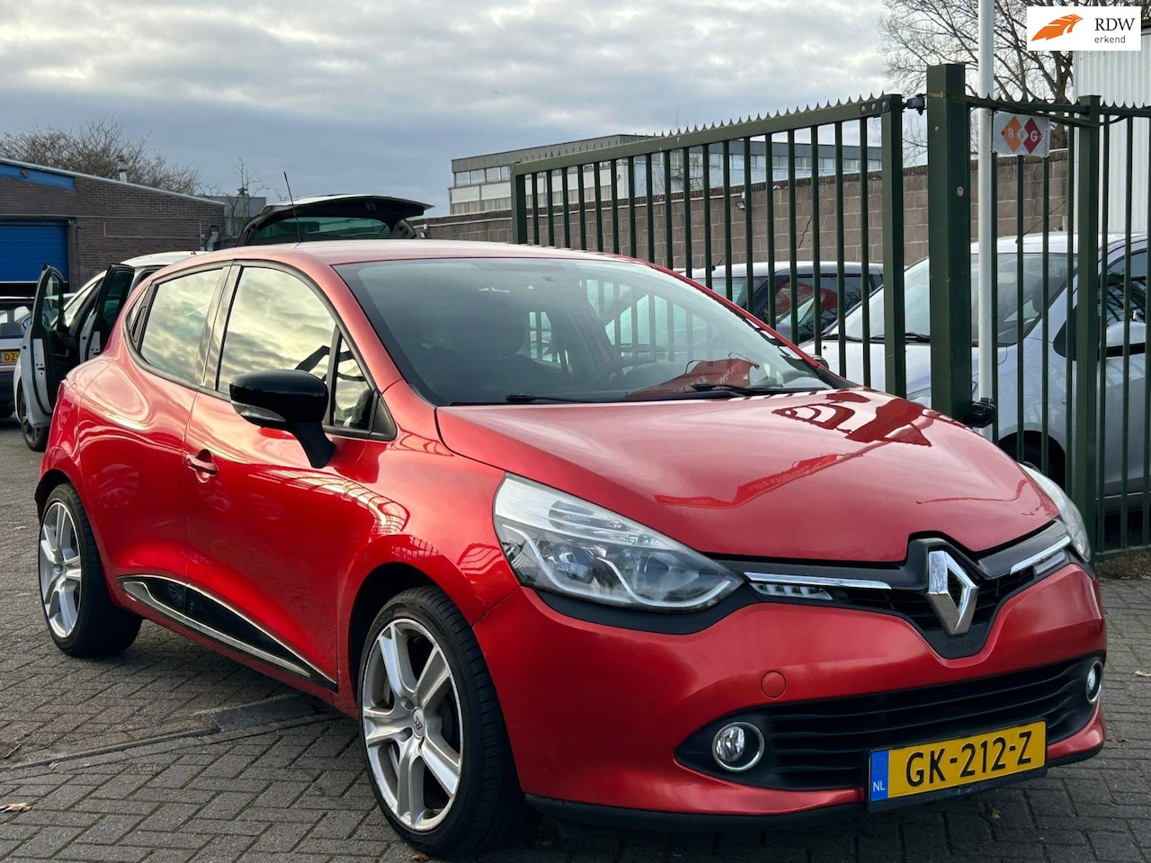Renault Clio - 0.9 TCe Expression 2e eigenaar dealer onderhouden Zeer mooi auto navigatie elektrische ram - AutoWereld.nl