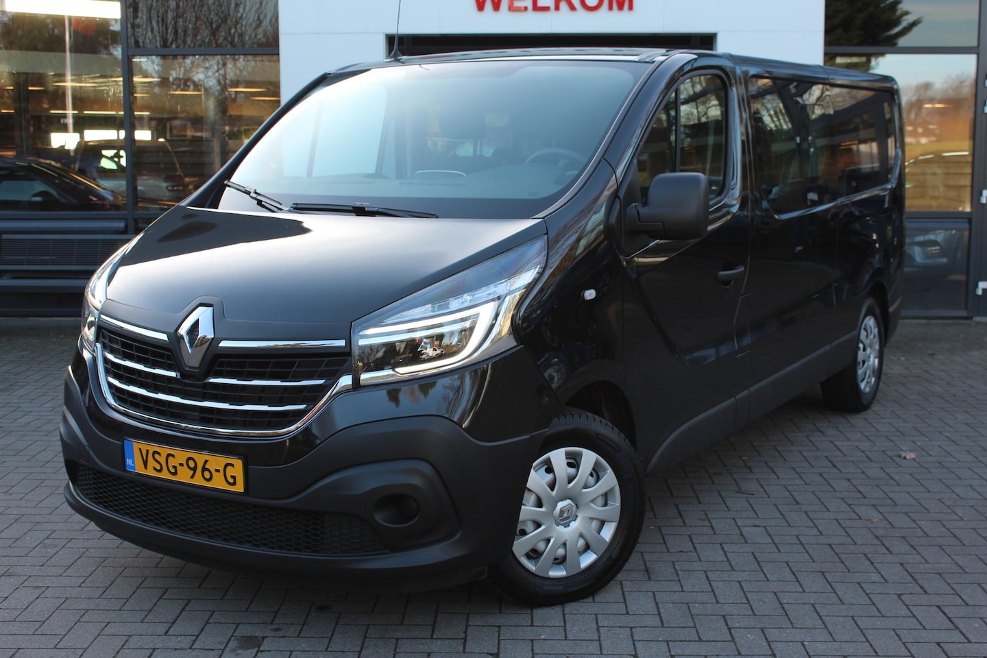 Renault Trafic - L2H1 2.0 dCi 145 pk Comfort Dubbele Cabine Navi, Airco,Trekhaak, Laadruimte betimmert - AutoWereld.nl