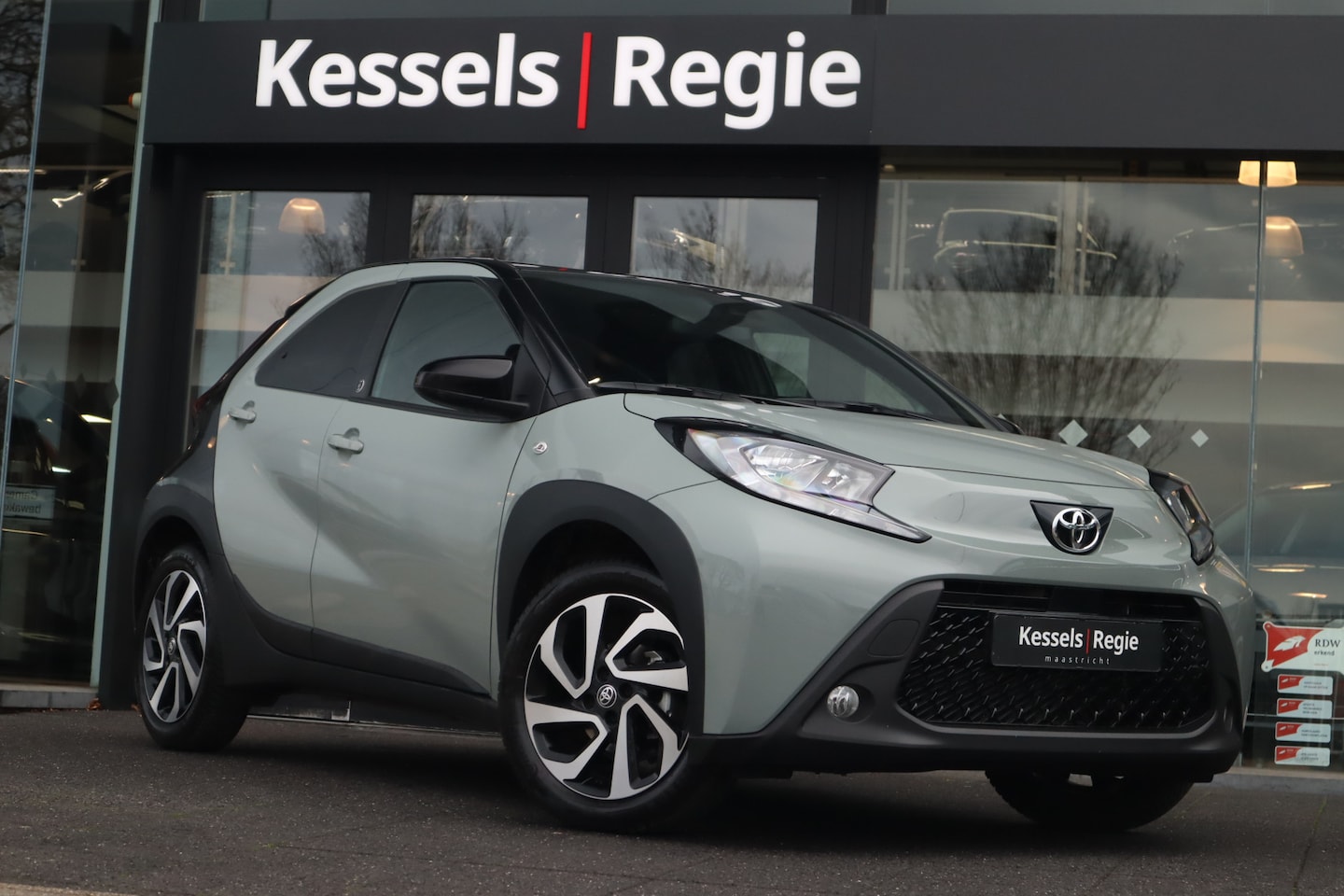 Toyota Aygo X - 1.0 VVT-i S-CVT Team Bi-Tone Stoelverwarming CarPlay Camera ACC DAB - AutoWereld.nl