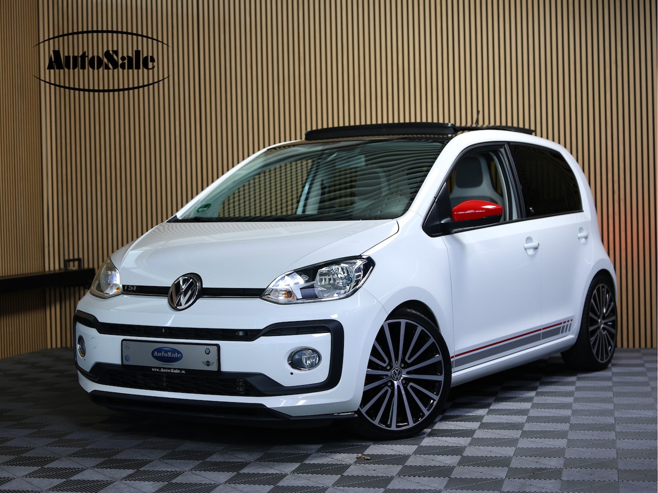 Volkswagen Up! - 1.0 TSI Beats Up! 90pk PANO BT PDC STOELVW CRUISE ECC '17 - AutoWereld.nl