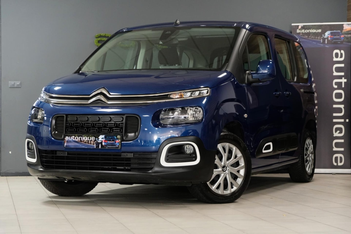 Citroën Berlingo - 1.2 PureTech *UNIEK 10.872km* 1e Eig. Automaat/Navi/Camera |Scootmobiellift| - AutoWereld.nl
