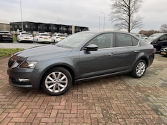 Skoda Octavia - 1.0 TSI Greentech Business Edition /APPLE CARPLAY/PDC/STOELVERWARMING/HALF LEER