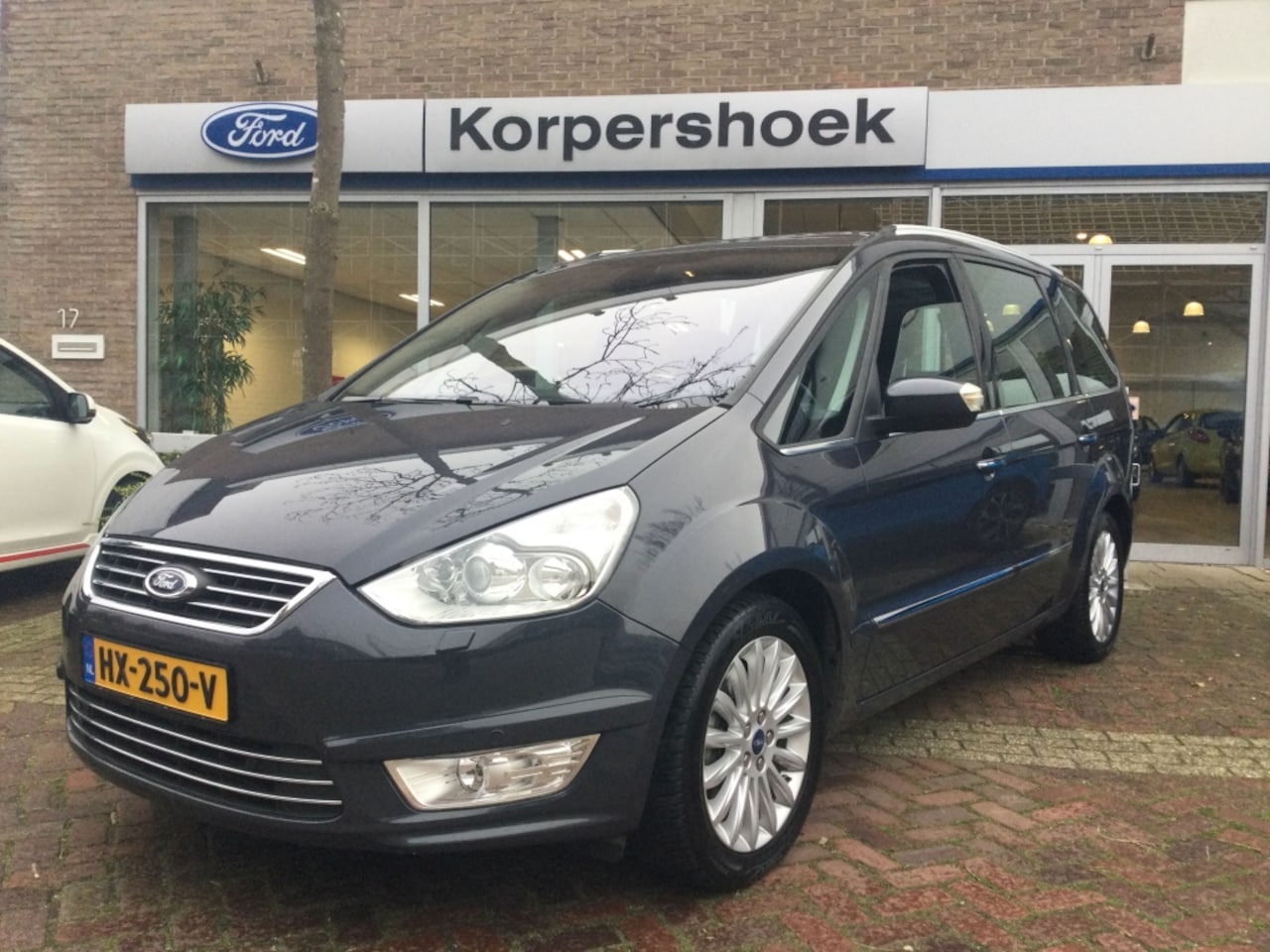 Ford Galaxy - 1.6 SCTi Platinum | Trekhaak | 7 personen. - AutoWereld.nl