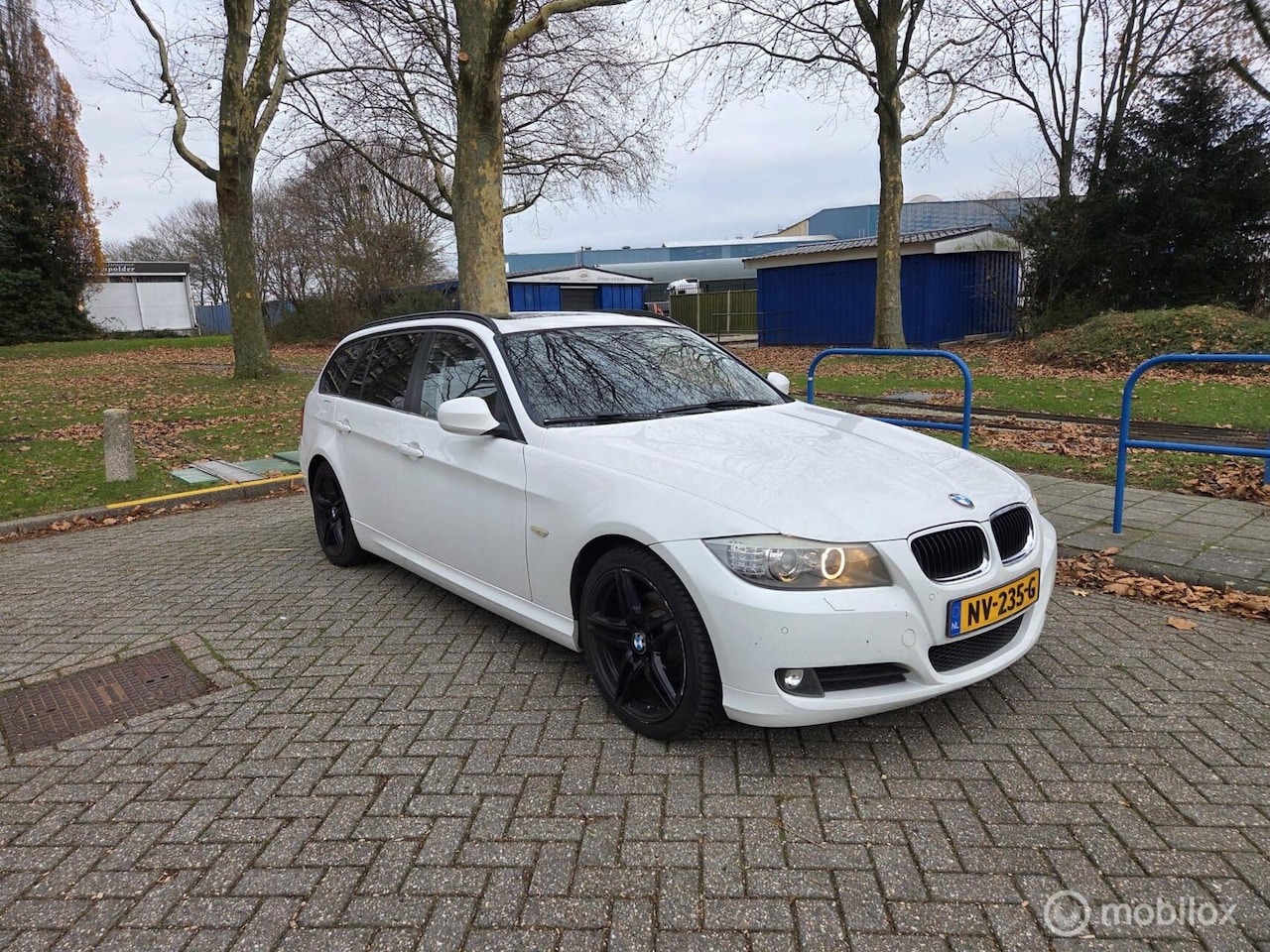 BMW 3-serie Touring - 318i High Executive 318i High Executive - AutoWereld.nl