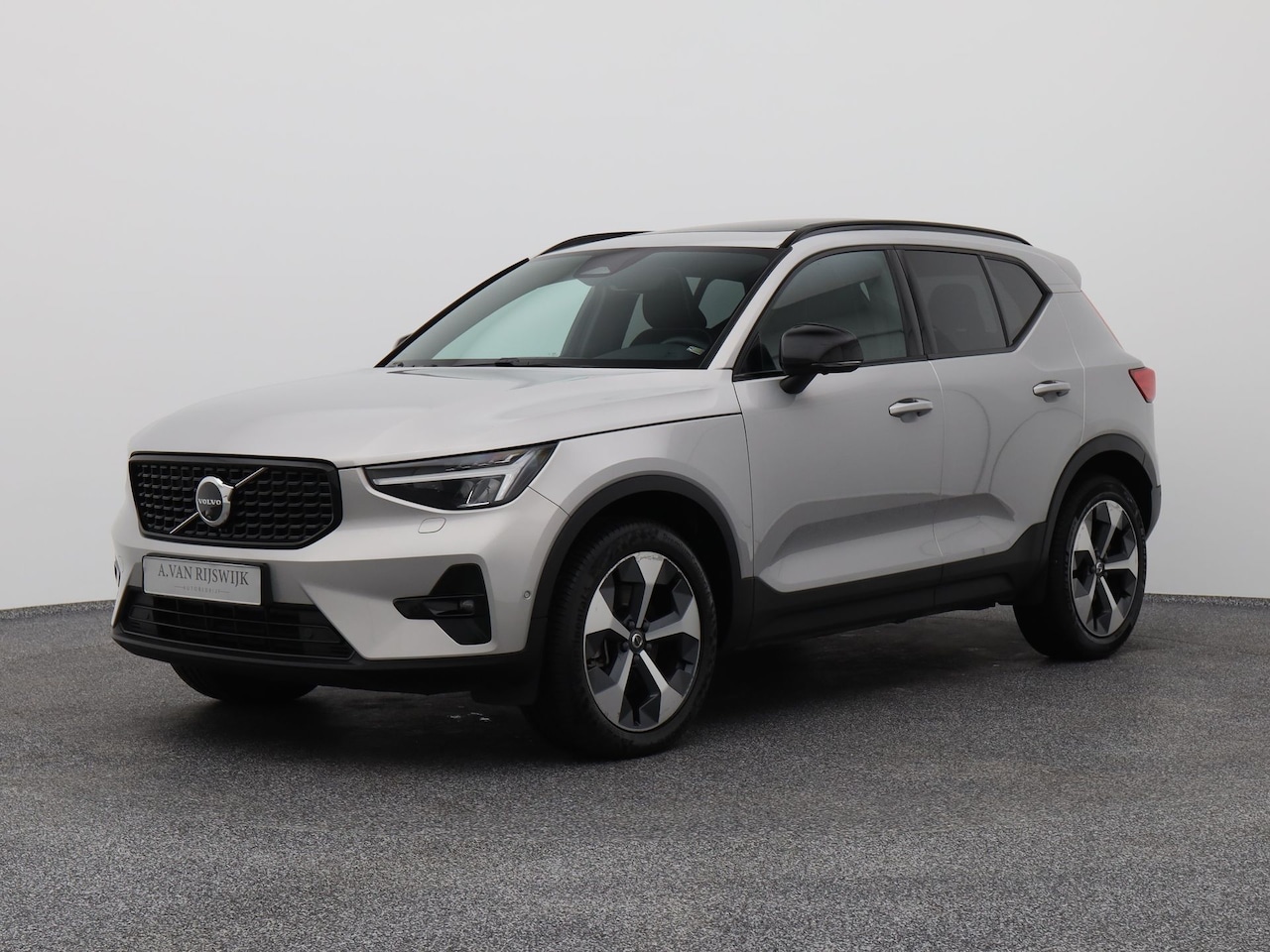 Volvo XC40 - 2.0 B3 Ultimate Bright | PANO | 360° | H&K | KEYLESS | STOEL- EN STUURVERW. - AutoWereld.nl