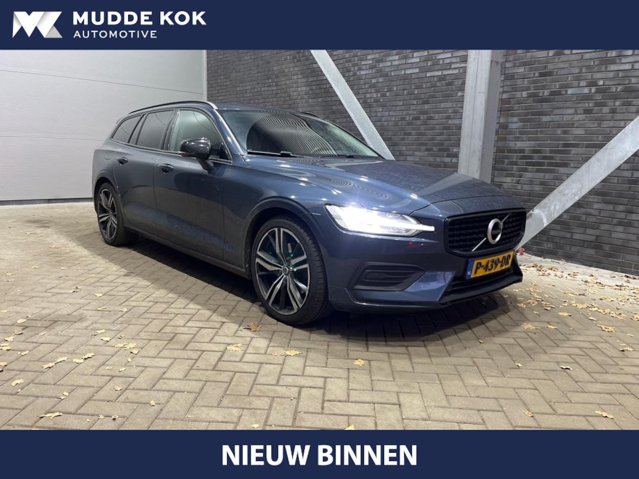 Volvo V60 - B3 Momentum | Trekhaak | Stoel+Stuurverwarming | Getint Glas | 19 Inch - AutoWereld.nl