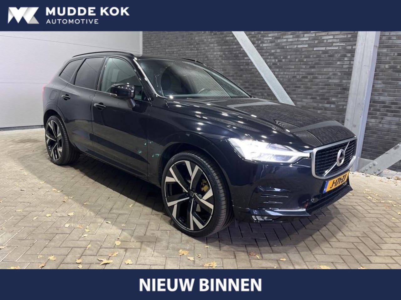 Volvo XC60 - B5 R-Design | ACC | 360° Camera | Stoel+Stuurverwarming | 22 Inch | Trekhaak - AutoWereld.nl