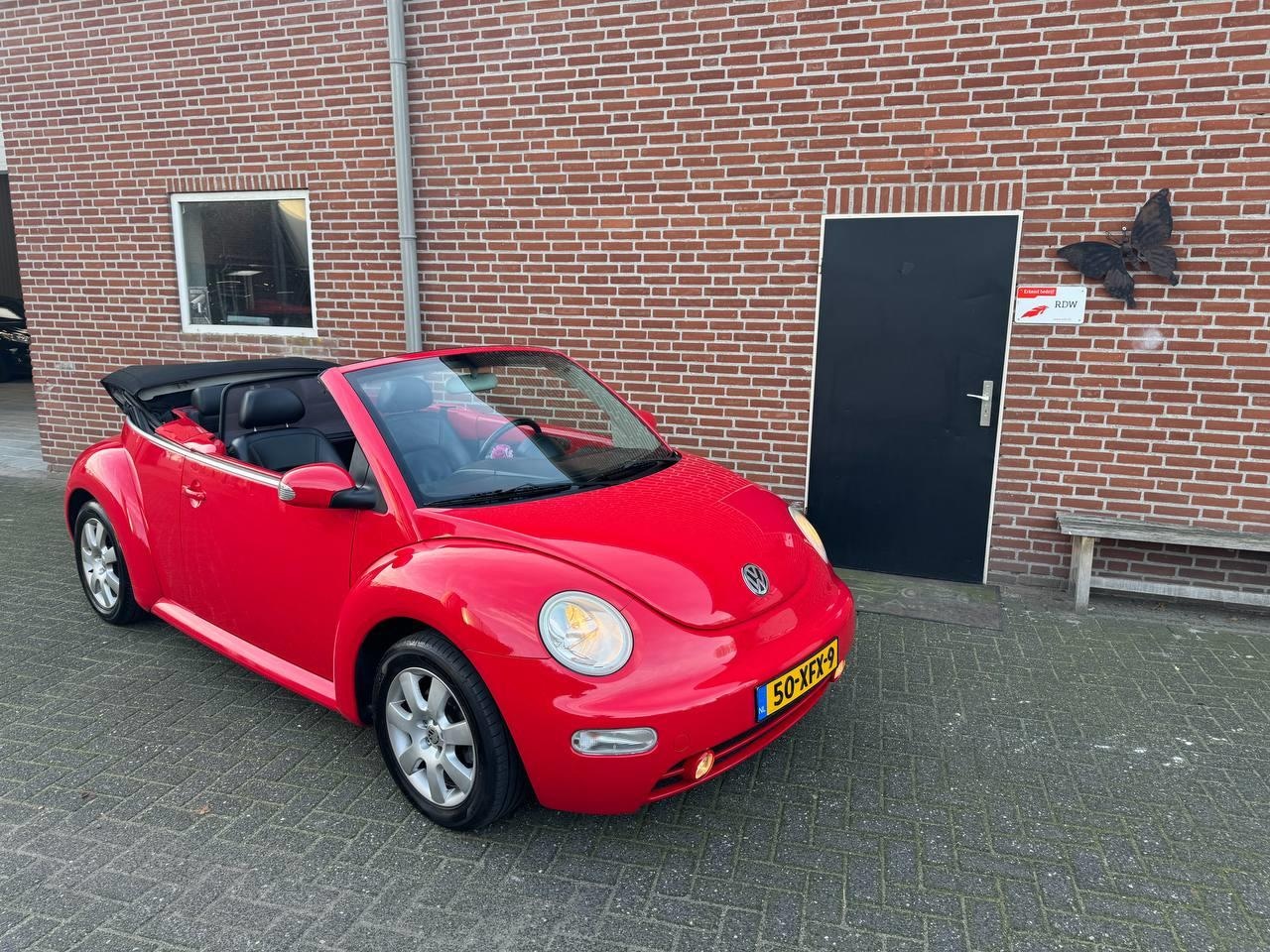 Volkswagen New Beetle Cabriolet - 1.6 Highline Cabrio, Stoelverwarming, Leder, Zeer netjes - AutoWereld.nl