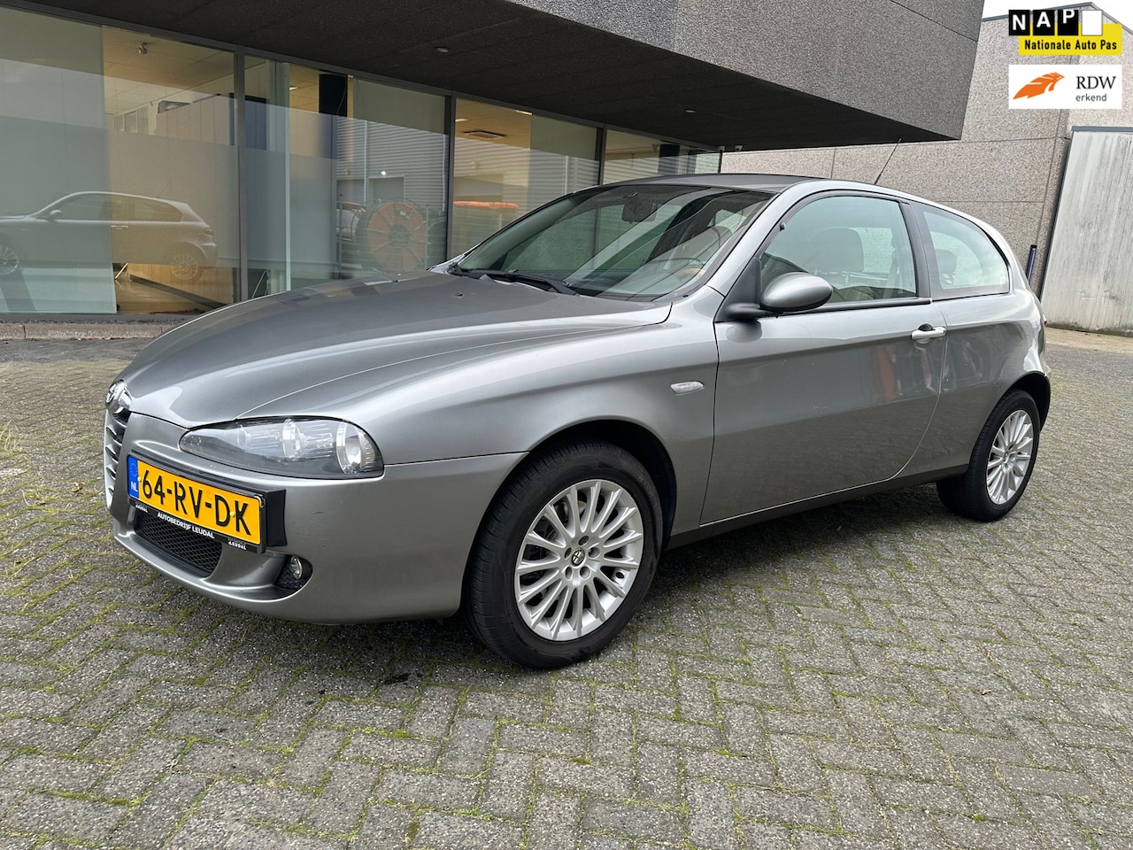 Alfa Romeo 147 - 1.6 T.Spark Distinctive CLIMAT BJ 9-2005 APK 3-2026 - AutoWereld.nl