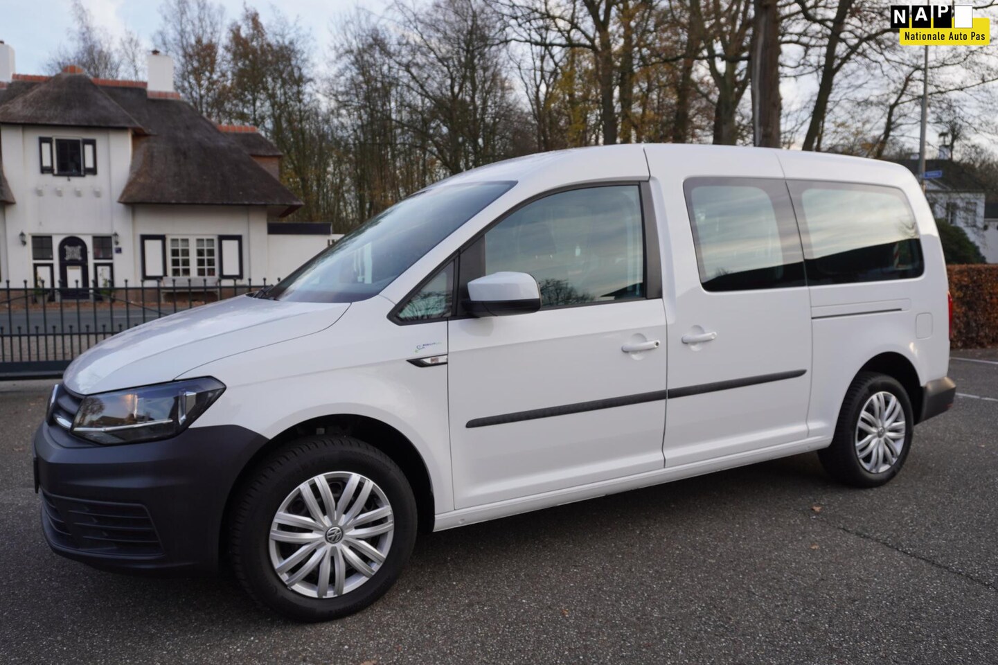 Volkswagen Caddy Maxi - 2.0 TDI Trendline 5p Rolstoelauto Invalide - AutoWereld.nl