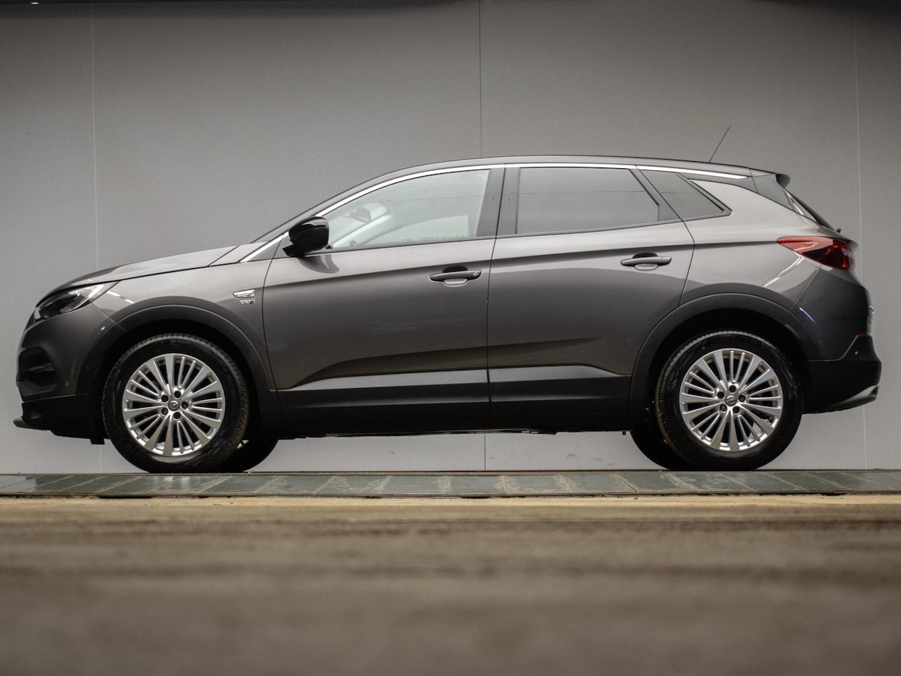 Opel Grandland X - 1.2 Turbo Edition 2020 Sport (APPLE CARPLAY,CAMERA,NAVI,CLIMATE,CRUISE,GETINT,SPORTSTOELEN - AutoWereld.nl