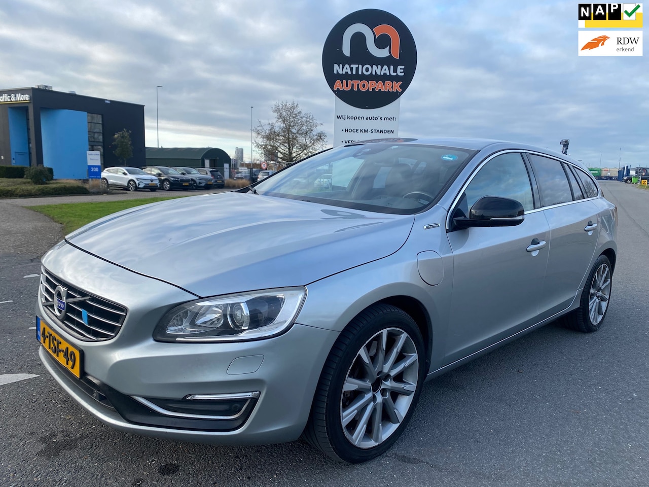 Volvo V60 - 2014 * 2.4 D6 AWD Plug-In Hybrid Summum * AUTOMAAT * APK * - AutoWereld.nl