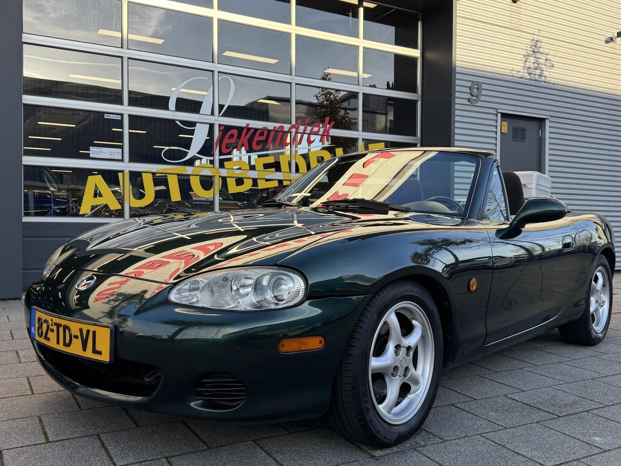 Mazda MX-5 - 1.6i Exclusive - Cabrio - Jongtimer - AutoWereld.nl