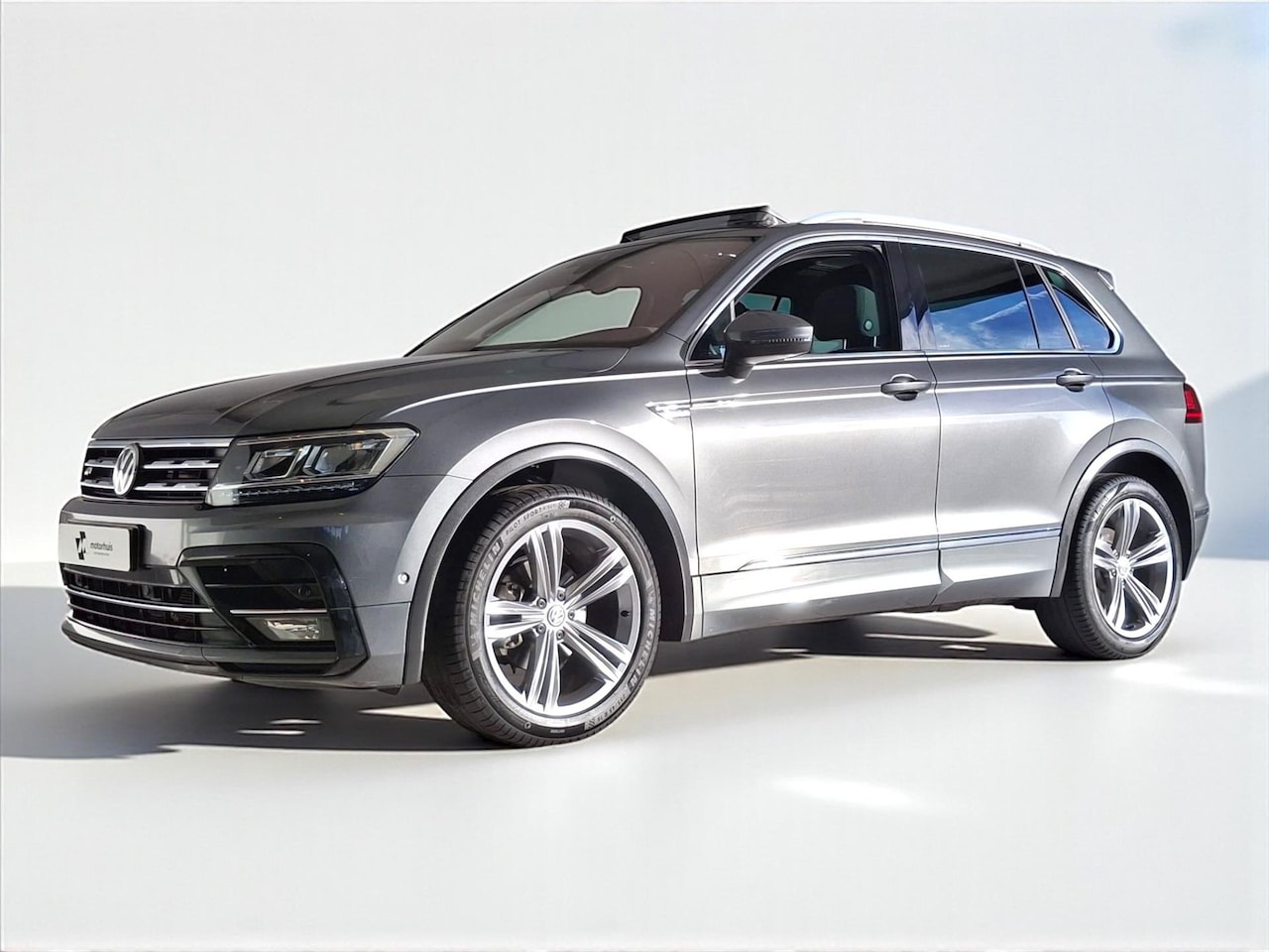 Volkswagen Tiguan - 1.5 TSI ACT 150pk DSG Highline Business R PANO LED CAMERA STOELV - AutoWereld.nl