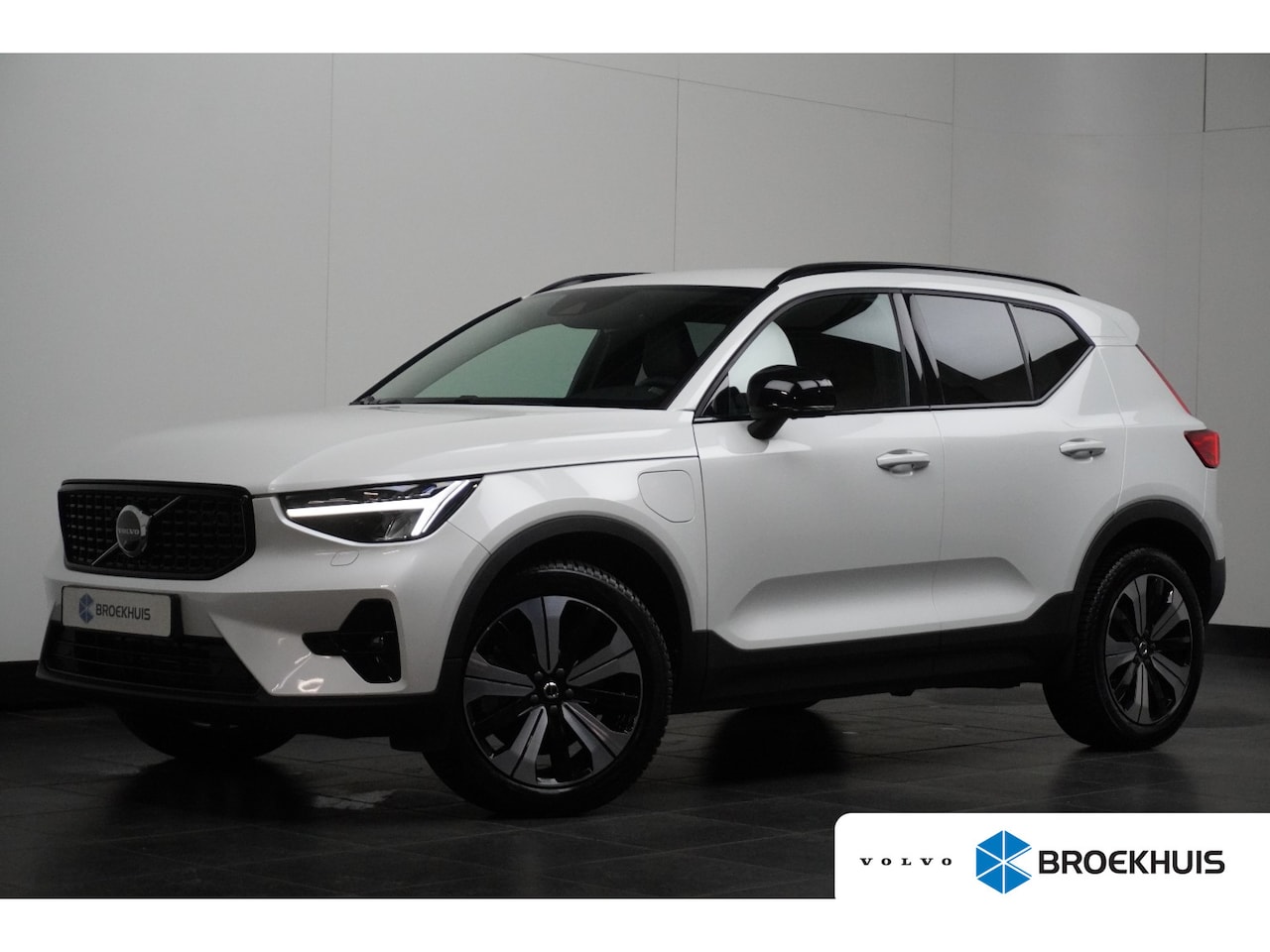 Volvo XC40 - 1.5 T4 Plug-in hybrid Plus Dark | 360° Camera | Harman Kardon | Leder | Adaptive Cruise | - AutoWereld.nl