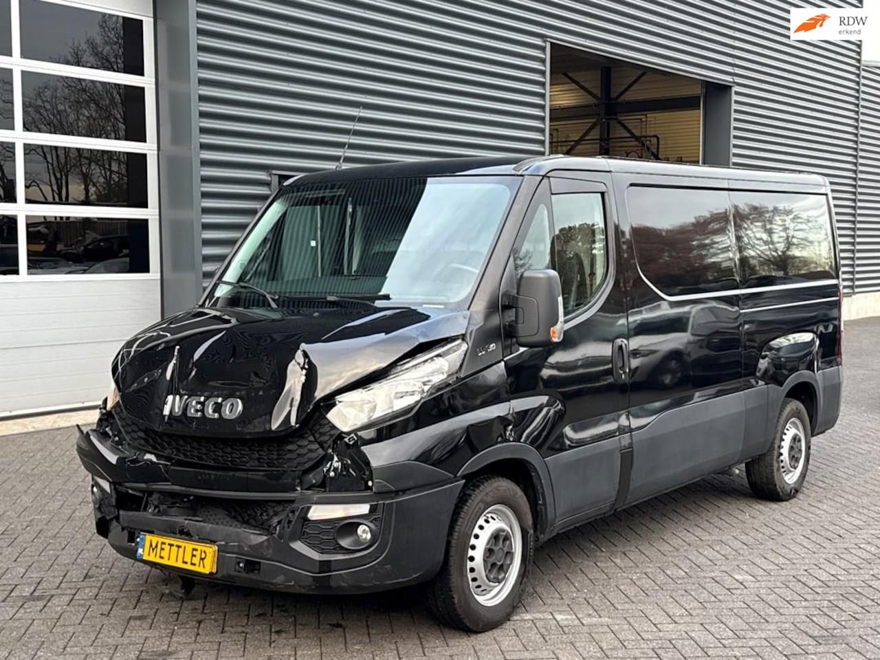 Iveco Daily - 35S13V 2.3 352 L2H1, cruise control, airco - AutoWereld.nl