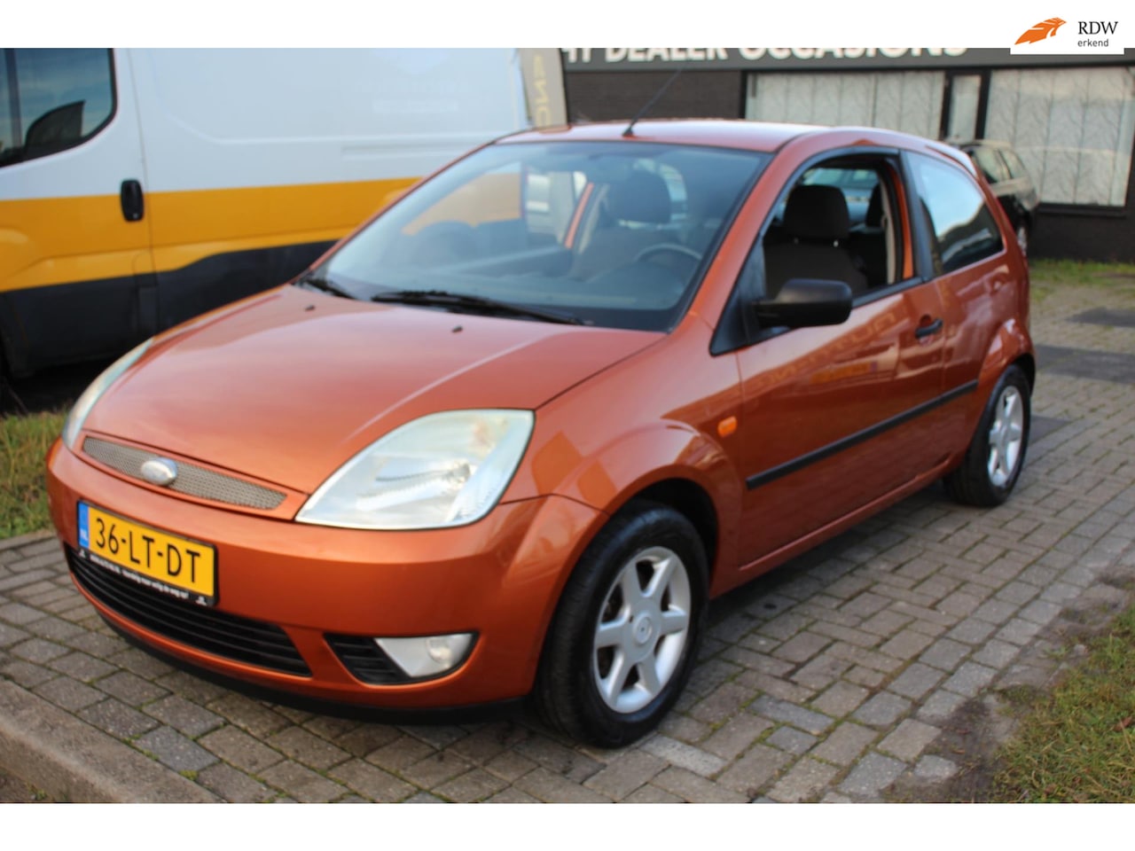 Ford Fiesta - 1.6-16V First Orange Edition Airco LM-Velgen Trekhaak Elec pakket APK NAP - AutoWereld.nl