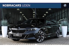 BMW 5-serie Touring - 550e xDrive M Sport Automaat / Panoramadak / Trekhaak / Trekhaak / Adaptief onderstel prof