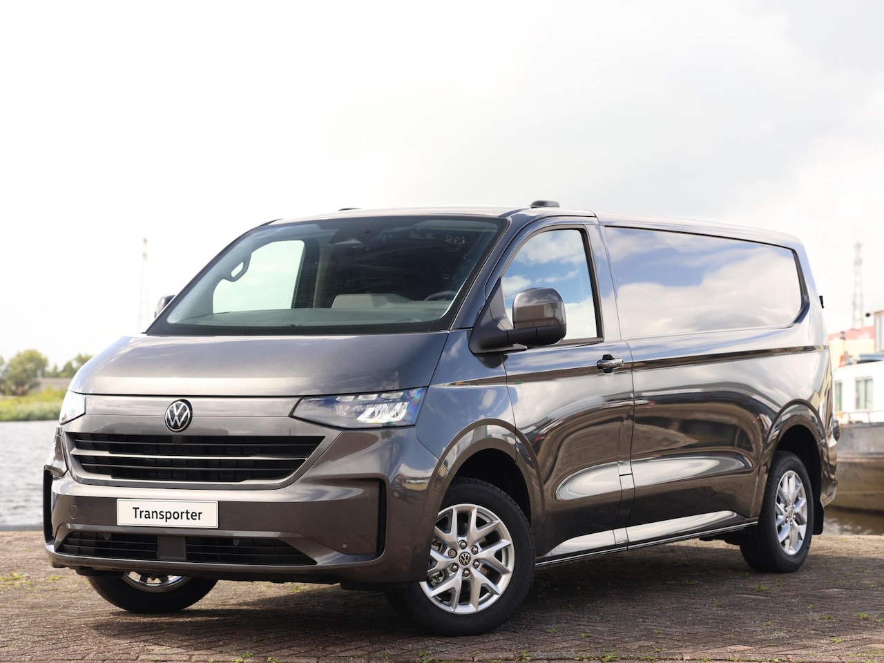 Volkswagen e-Transporter - Style L2 160 kW (218 pk) 3500 mm | Trekhaak | 17 " Lichtmetalen Velgen | Achteruitrijcamer - AutoWereld.nl