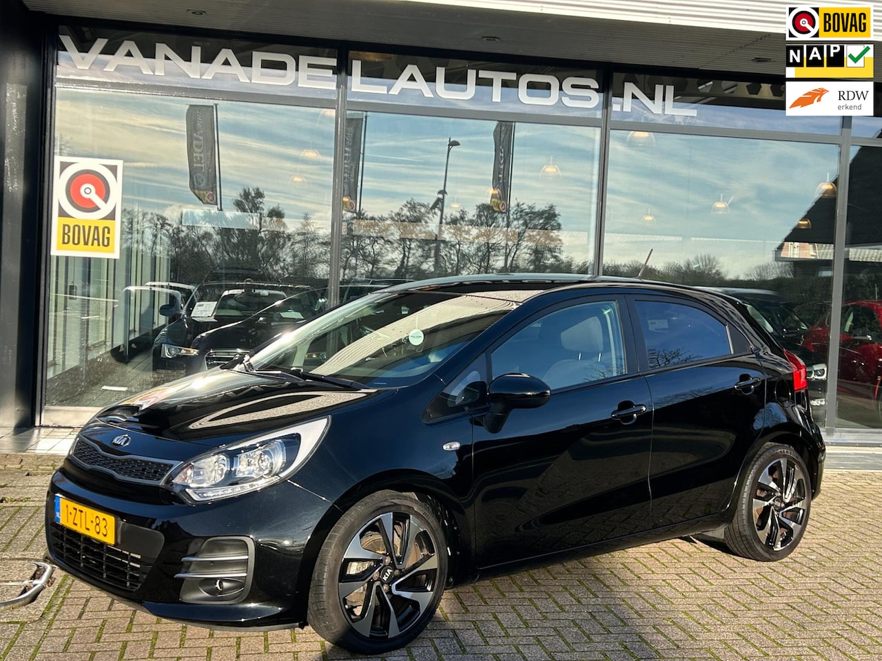 Kia Rio - 1.2 CVVT DynamicLine 1e Eig! Navi Camera Airco Cruise NAP NL-Auto Volledig Dealeronderhoud - AutoWereld.nl