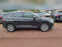 Volkswagen Tiguan - 1.5 TSI 131 Pk Comfortline Bns Virtual cockpit Ecc Nav. Apple Carplay