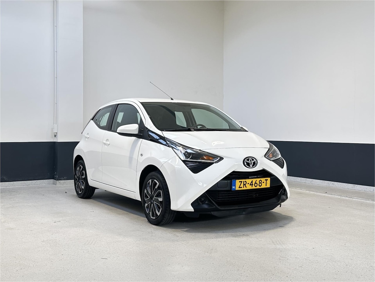 Toyota Aygo - 1.0 VVT-i x-play | Apple Carplay| Android Auto |Navigatie | Camera| NL | 1 Eig | - AutoWereld.nl