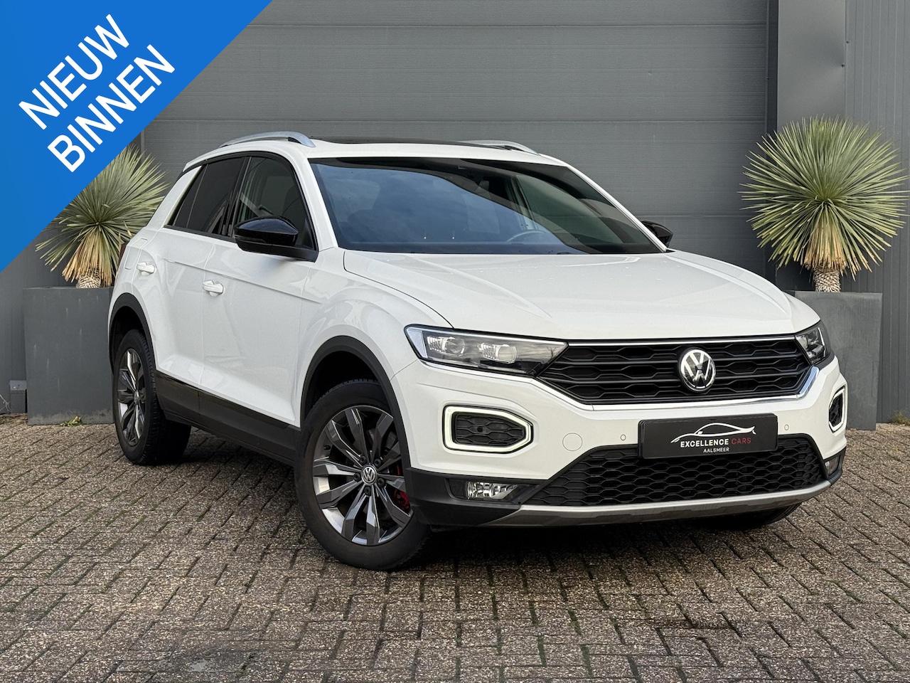 Volkswagen T-Roc - 1.5 TSI Sport Pano Virtual Automaat Black style - AutoWereld.nl