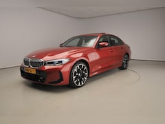 BMW 3-serie - Sedan 320i | M-Sportpakket | LED | Leder | Navigatie | Schuifdak | Stoelverwarming | Sport
