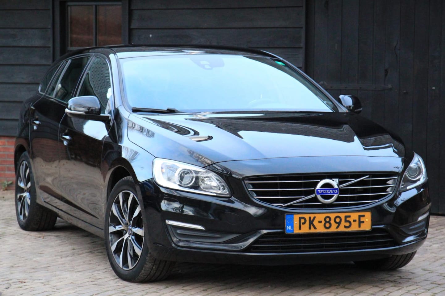 Volvo V60 - 2.0 T3 Polar+ Dynamic Xenon/Leer/Navigatie/Parkeersensor/Stoelverwarming - AutoWereld.nl