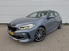 BMW 1-serie - 118i High Exec. Ed. M-SPORT PANO TREKHAAK NAP DEALER OH 19" MEMO