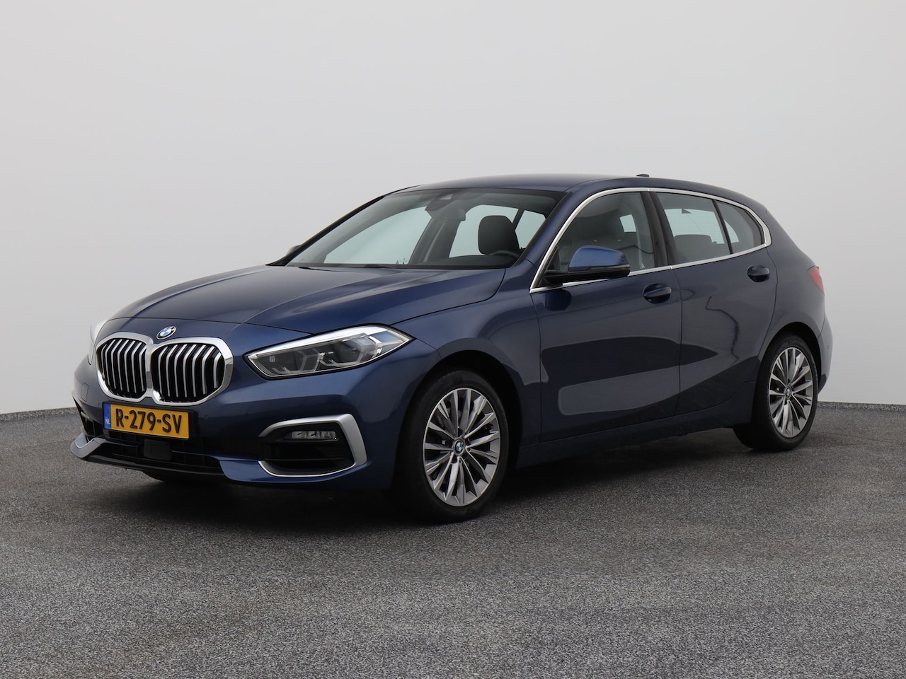 BMW 1-serie - 116i High Executive Automaat | CAMERA | ADAPTIVE | HUD | KEYLESS | STOELVERWARMING | TREKH - AutoWereld.nl